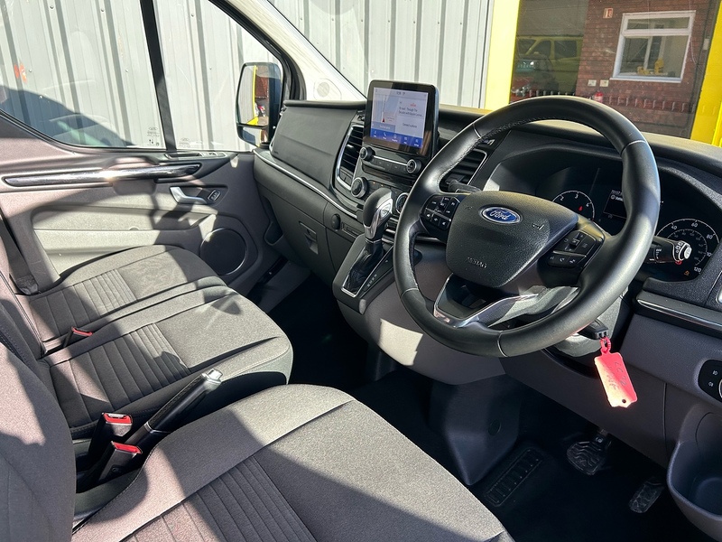 Ford 2.0 320 EcoBlue Titanium Minibus Double Cab 5dr Diesel Auto L2 Euro 6 (s/s) (130 ps)