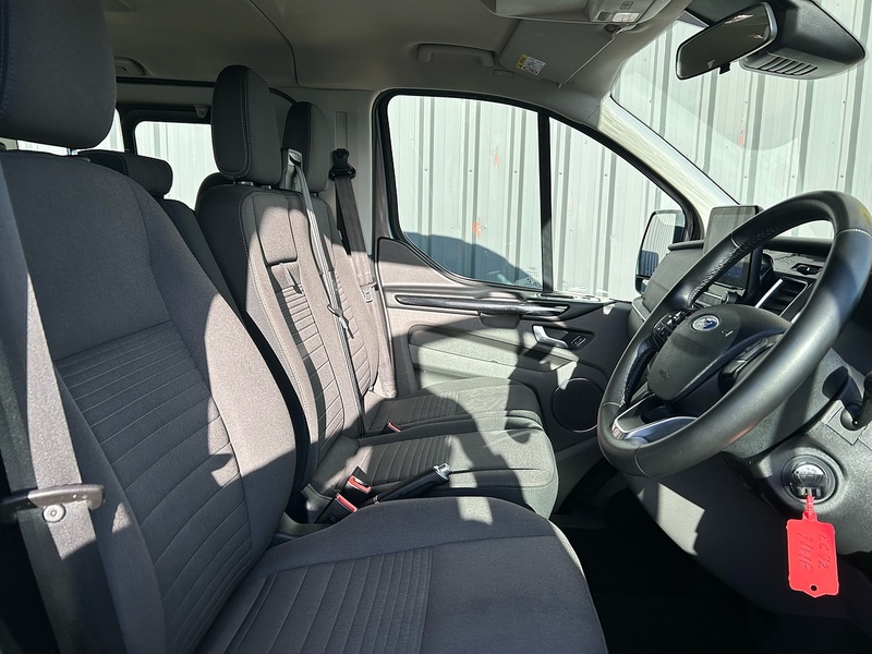 Ford 2.0 320 EcoBlue Titanium Minibus Double Cab 5dr Diesel Auto L2 Euro 6 (s/s) (130 ps)