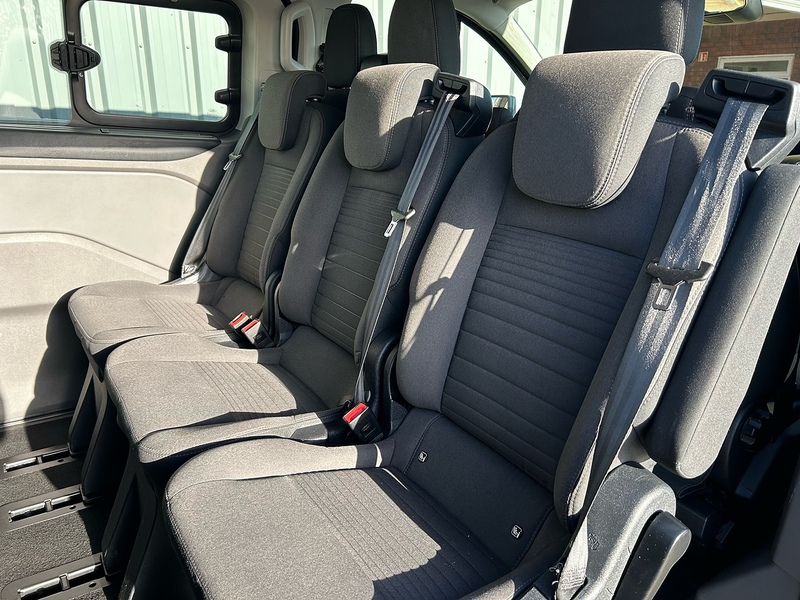 Ford 2.0 320 EcoBlue Titanium Minibus Double Cab 5dr Diesel Auto L2 Euro 6 (s/s) (130 ps)