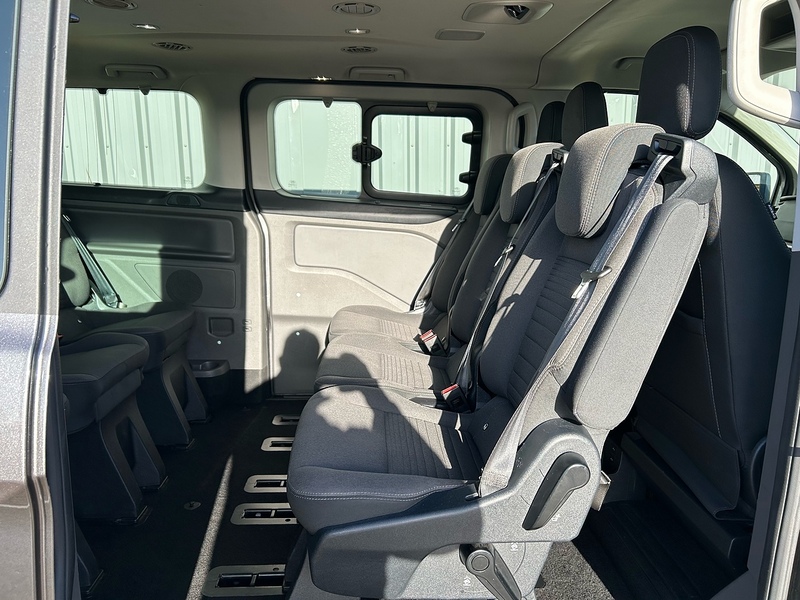 Ford 2.0 320 EcoBlue Titanium Minibus Double Cab 5dr Diesel Auto L2 Euro 6 (s/s) (130 ps)