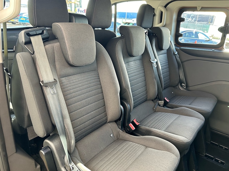 Ford 2.0 320 EcoBlue Titanium Minibus Double Cab 5dr Diesel Auto L2 Euro 6 (s/s) (130 ps)