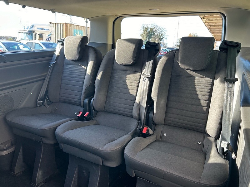 Ford 2.0 320 EcoBlue Titanium Minibus Double Cab 5dr Diesel Auto L2 Euro 6 (s/s) (130 ps)