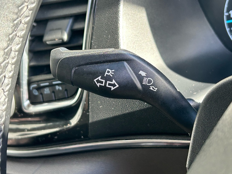 Ford 2.0 320 EcoBlue Titanium Minibus Double Cab 5dr Diesel Auto L2 Euro 6 (s/s) (130 ps)