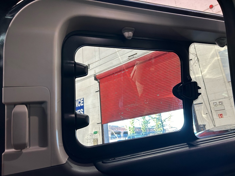 Ford 2.0 320 EcoBlue Titanium Minibus Double Cab 5dr Diesel Auto L2 Euro 6 (s/s) (130 ps)