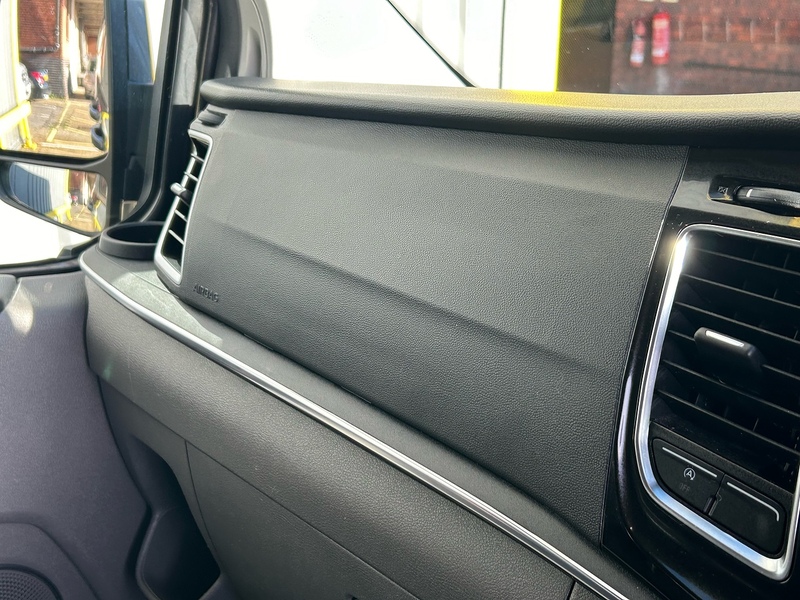 Ford 2.0 320 EcoBlue Titanium Minibus Double Cab 5dr Diesel Auto L2 Euro 6 (s/s) (130 ps)