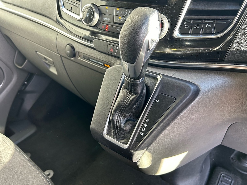 Ford 2.0 320 EcoBlue Titanium Minibus Double Cab 5dr Diesel Auto L2 Euro 6 (s/s) (130 ps)