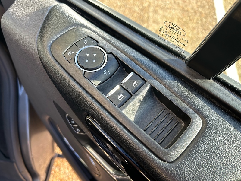 Ford 2.0 320 EcoBlue Titanium Minibus Double Cab 5dr Diesel Auto L2 Euro 6 (s/s) (130 ps)