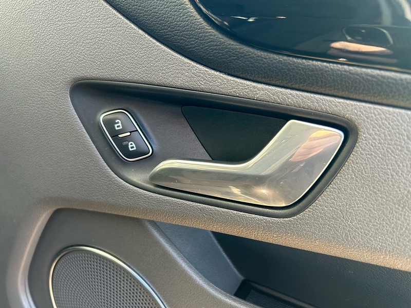 Ford 2.0 320 EcoBlue Titanium Minibus Double Cab 5dr Diesel Auto L2 Euro 6 (s/s) (130 ps)