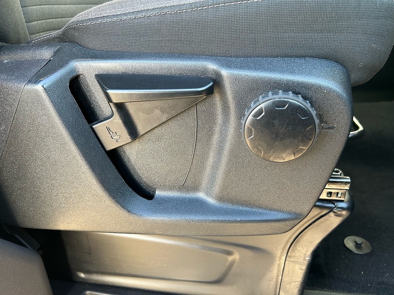 Ford 2.0 320 EcoBlue Titanium Minibus Double Cab 5dr Diesel Auto L2 Euro 6 (s/s) (130 ps)