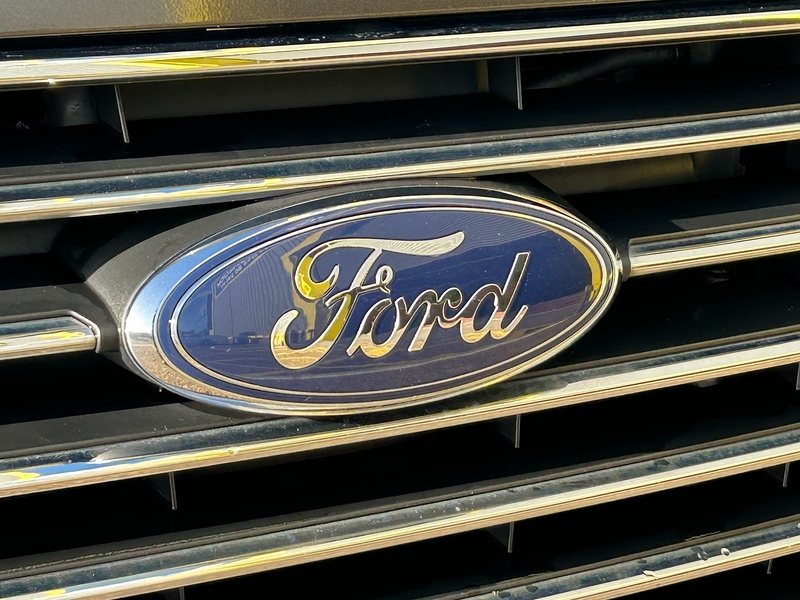 Ford 2.0 320 EcoBlue Titanium Minibus Double Cab 5dr Diesel Auto L2 Euro 6 (s/s) (130 ps)