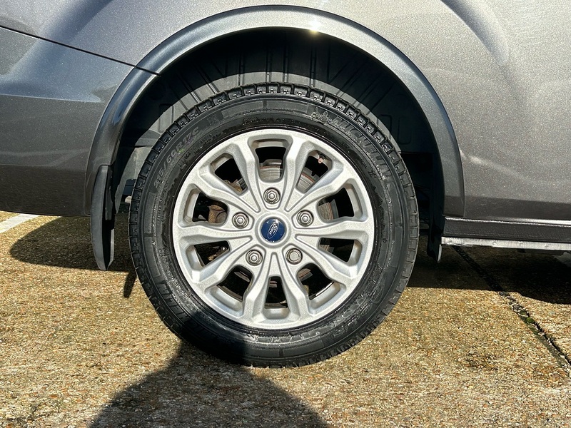 Ford 2.0 320 EcoBlue Titanium Minibus Double Cab 5dr Diesel Auto L2 Euro 6 (s/s) (130 ps)