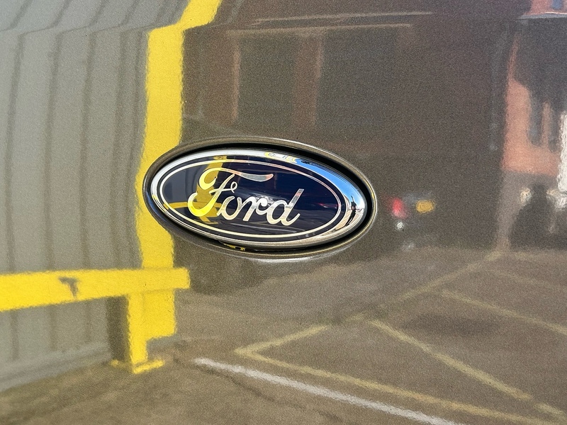 Ford 2.0 320 EcoBlue Titanium Minibus Double Cab 5dr Diesel Auto L2 Euro 6 (s/s) (130 ps)