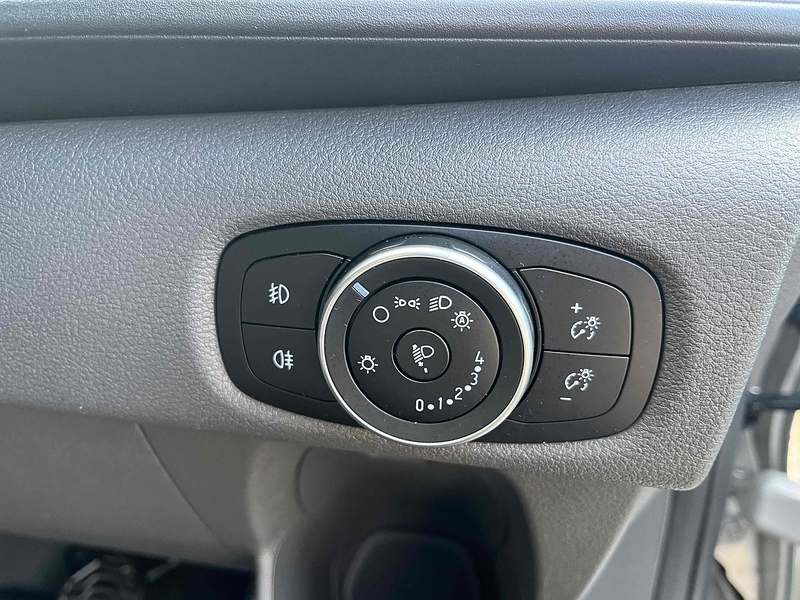 Ford 2.0 320 EcoBlue Limited Crew Van 5dr Diesel Auto L2 H1 Euro 6 (s/s) (130 ps) 2.0 5dr Crew Van Automatic Diesel