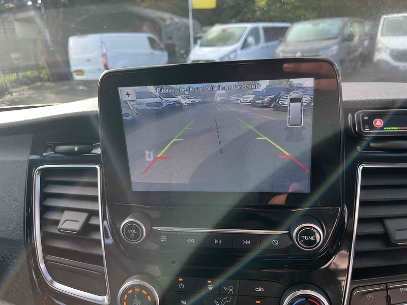 Ford 2.0 320 EcoBlue Limited Crew Van 5dr Diesel Auto L2 H1 Euro 6 (s/s) (130 ps) 2.0 5dr Crew Van Automatic Diesel