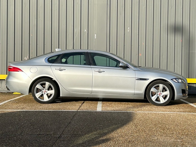 Jaguar 2.0d Portfolio Saloon 4dr Diesel Auto Euro 6 (s/s) (180 ps)