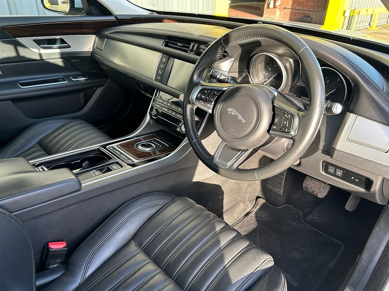 Jaguar 2.0d Portfolio Saloon 4dr Diesel Auto Euro 6 (s/s) (180 ps)