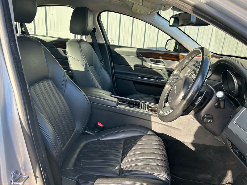 Jaguar 2.0d Portfolio Saloon 4dr Diesel Auto Euro 6 (s/s) (180 ps)