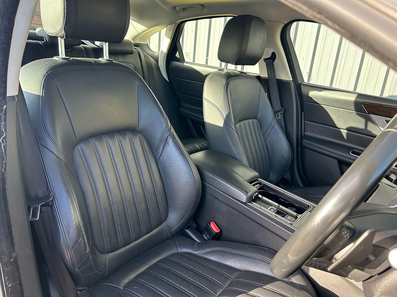 Jaguar 2.0d Portfolio Saloon 4dr Diesel Auto Euro 6 (s/s) (180 ps)