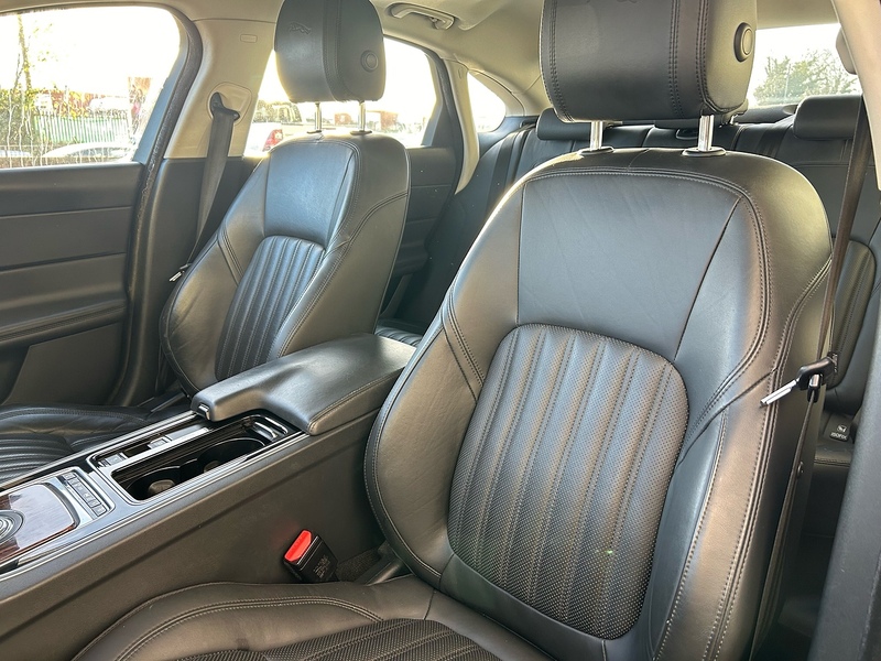 Jaguar 2.0d Portfolio Saloon 4dr Diesel Auto Euro 6 (s/s) (180 ps)