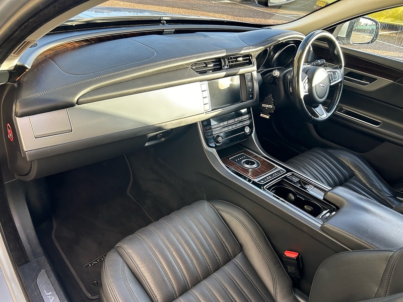 Jaguar 2.0d Portfolio Saloon 4dr Diesel Auto Euro 6 (s/s) (180 ps)