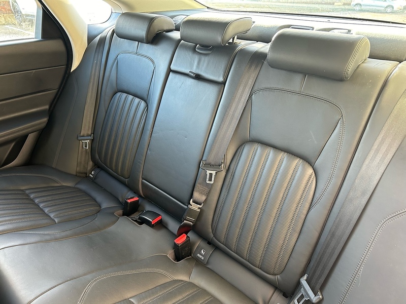 Jaguar 2.0d Portfolio Saloon 4dr Diesel Auto Euro 6 (s/s) (180 ps)