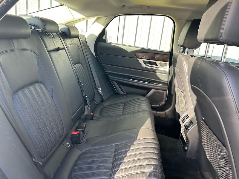 Jaguar 2.0d Portfolio Saloon 4dr Diesel Auto Euro 6 (s/s) (180 ps)