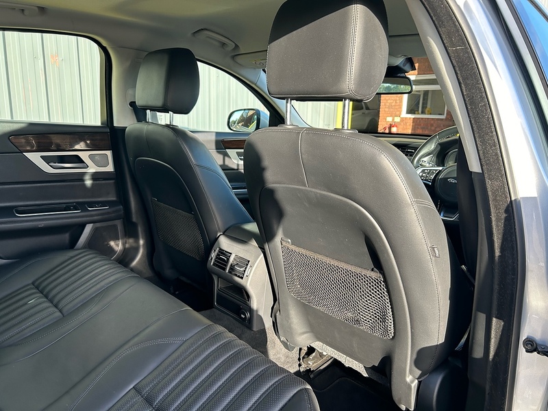 Jaguar 2.0d Portfolio Saloon 4dr Diesel Auto Euro 6 (s/s) (180 ps)