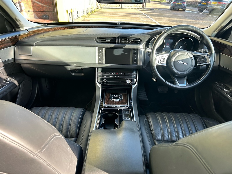 Jaguar 2.0d Portfolio Saloon 4dr Diesel Auto Euro 6 (s/s) (180 ps)