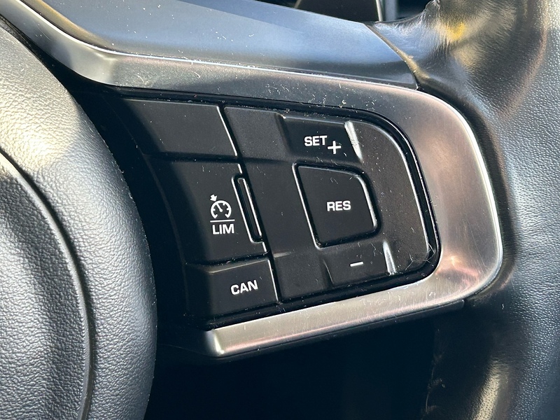 Jaguar 2.0d Portfolio Saloon 4dr Diesel Auto Euro 6 (s/s) (180 ps)