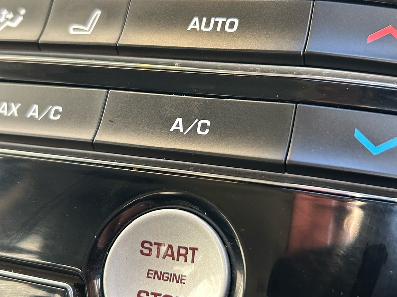 Jaguar 2.0d Portfolio Saloon 4dr Diesel Auto Euro 6 (s/s) (180 ps)