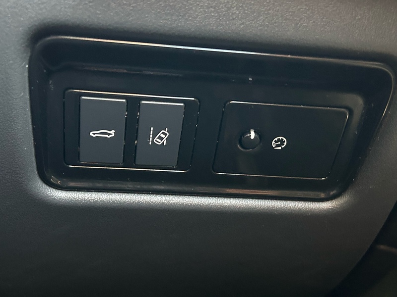 Jaguar 2.0d Portfolio Saloon 4dr Diesel Auto Euro 6 (s/s) (180 ps)