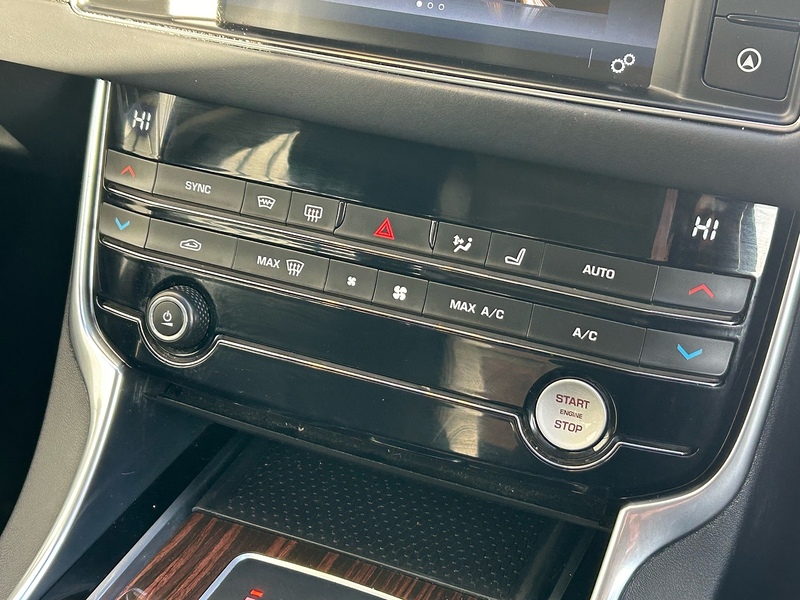 Jaguar 2.0d Portfolio Saloon 4dr Diesel Auto Euro 6 (s/s) (180 ps)