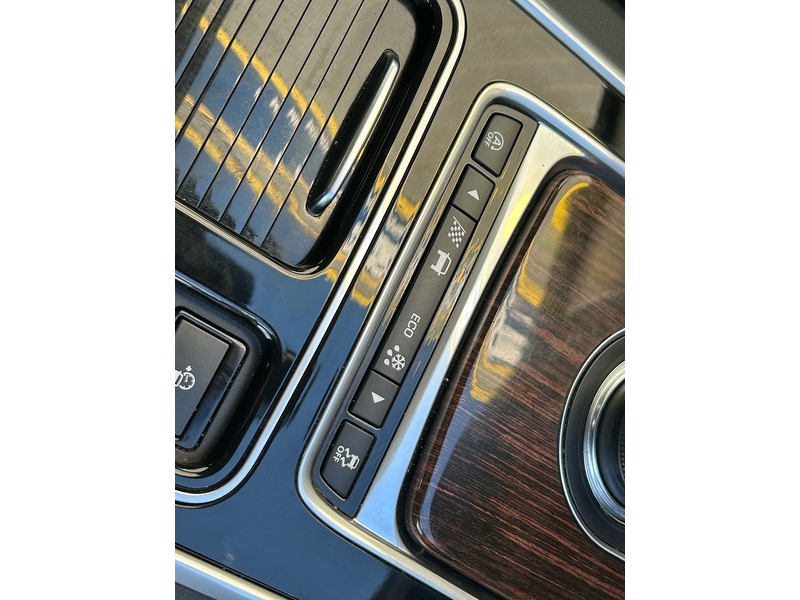 Jaguar 2.0d Portfolio Saloon 4dr Diesel Auto Euro 6 (s/s) (180 ps)