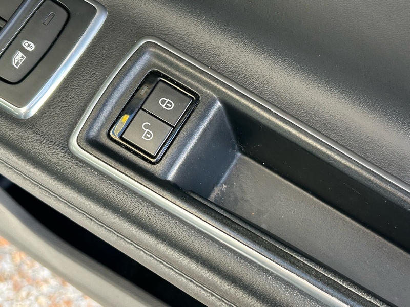 Jaguar 2.0d Portfolio Saloon 4dr Diesel Auto Euro 6 (s/s) (180 ps)