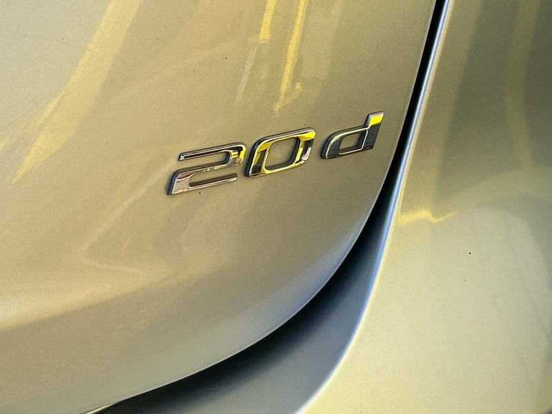 Jaguar 2.0d Portfolio Saloon 4dr Diesel Auto Euro 6 (s/s) (180 ps)