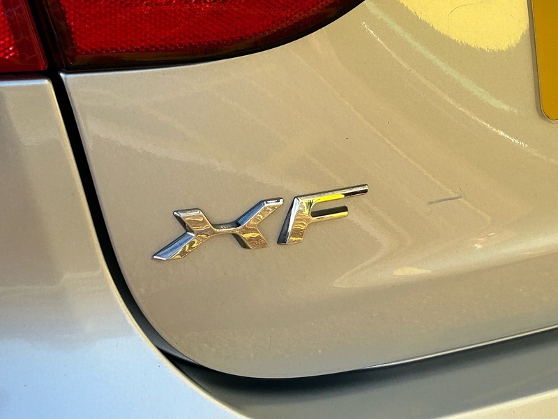 Jaguar 2.0d Portfolio Saloon 4dr Diesel Auto Euro 6 (s/s) (180 ps)