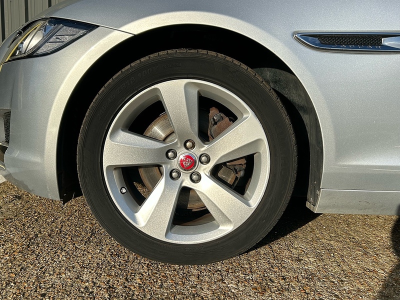 Jaguar 2.0d Portfolio Saloon 4dr Diesel Auto Euro 6 (s/s) (180 ps)