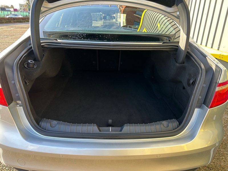 Jaguar 2.0d Portfolio Saloon 4dr Diesel Auto Euro 6 (s/s) (180 ps)