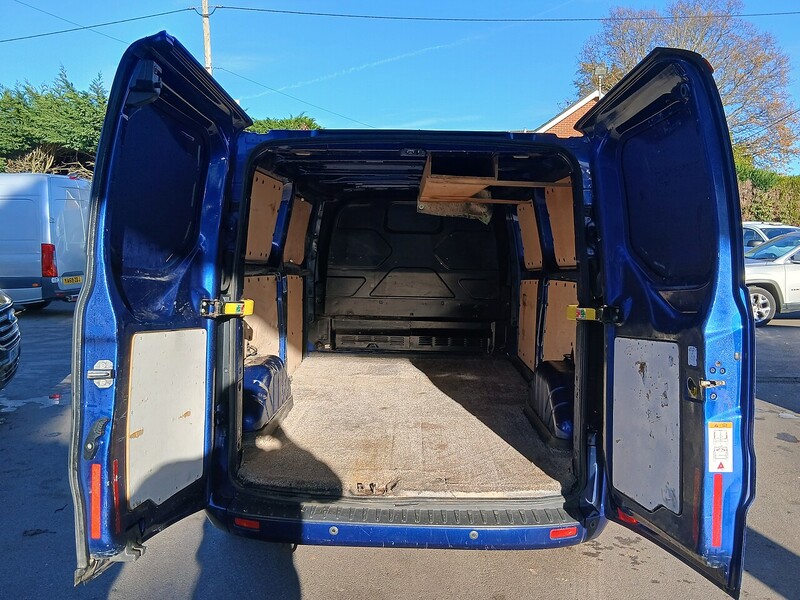 Ford 2.2 TDCi 290 Limited Panel Van 5dr Diesel Manual L2 H1 (186 g/km, 123 bhp)