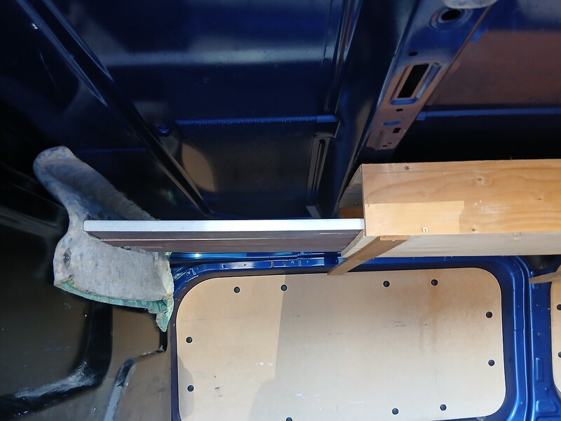 Ford 2.2 TDCi 290 Limited Panel Van 5dr Diesel Manual L2 H1 (186 g/km, 123 bhp)