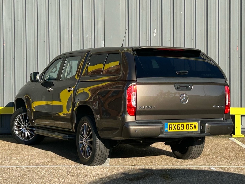 Mercedes-Benz 2.3 CDI Progressive Pickup Double Cab 4dr Diesel Auto 4MATIC Euro 6 (190 ps)