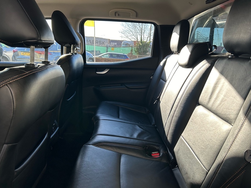 Mercedes-Benz 2.3 CDI Progressive Pickup Double Cab 4dr Diesel Auto 4MATIC Euro 6 (190 ps)