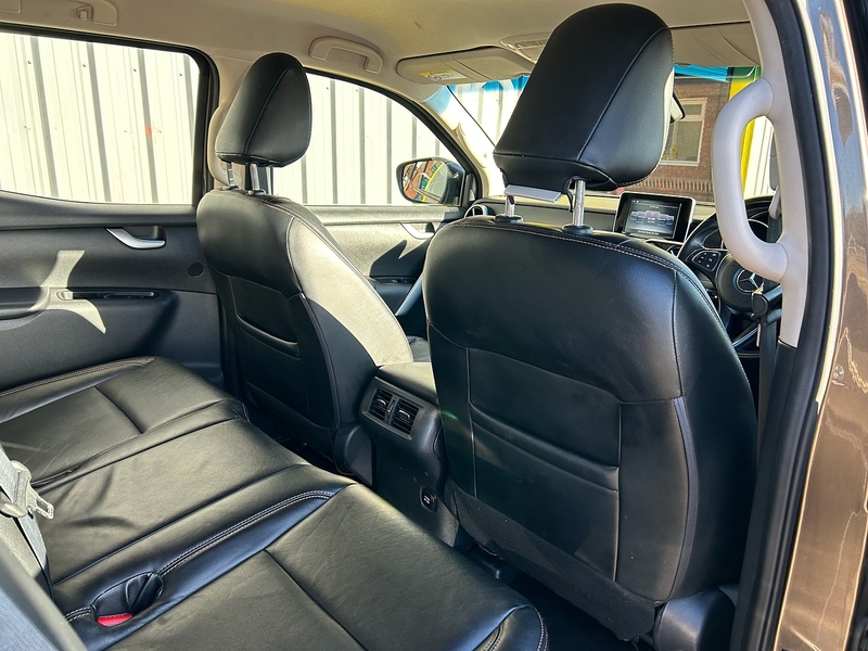 Mercedes-Benz 2.3 CDI Progressive Pickup Double Cab 4dr Diesel Auto 4MATIC Euro 6 (190 ps)