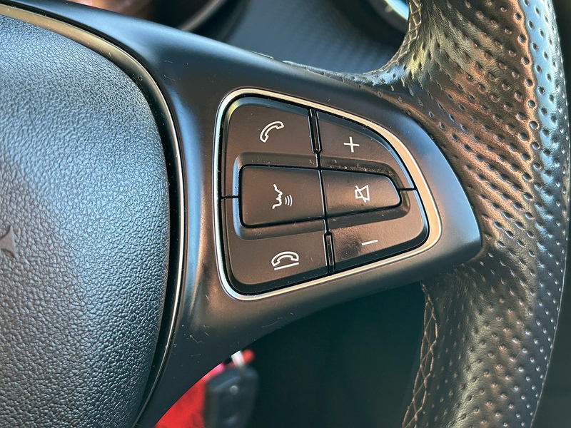 Mercedes-Benz 2.3 CDI Progressive Pickup Double Cab 4dr Diesel Auto 4MATIC Euro 6 (190 ps)