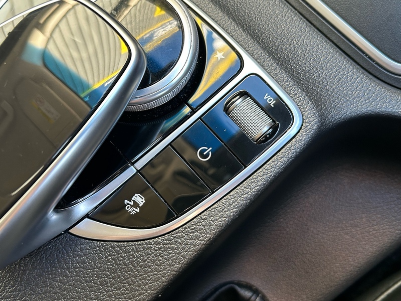 Mercedes-Benz 2.3 CDI Progressive Pickup Double Cab 4dr Diesel Auto 4MATIC Euro 6 (190 ps)