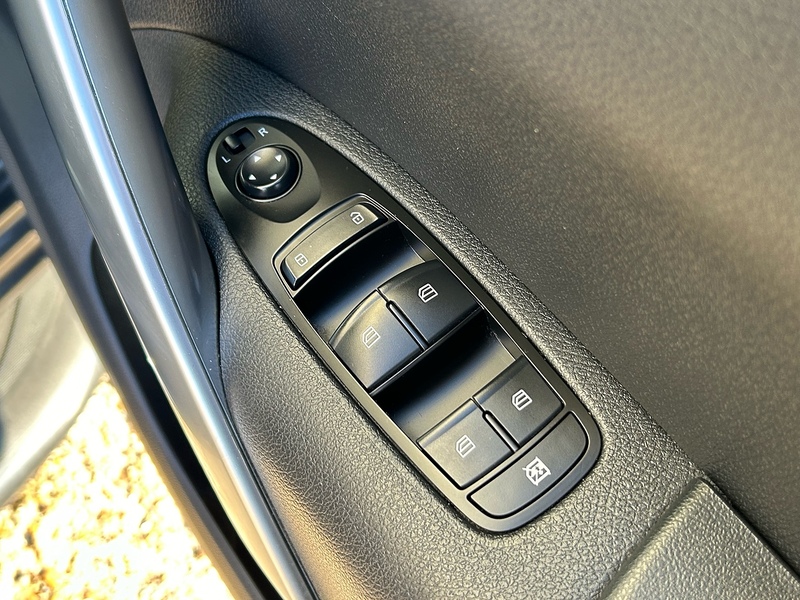 Mercedes-Benz 2.3 CDI Progressive Pickup Double Cab 4dr Diesel Auto 4MATIC Euro 6 (190 ps)