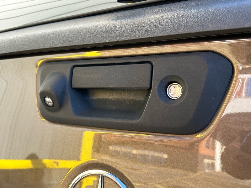 Mercedes-Benz 2.3 CDI Progressive Pickup Double Cab 4dr Diesel Auto 4MATIC Euro 6 (190 ps)