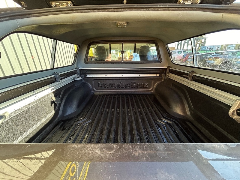 Mercedes-Benz 2.3 CDI Progressive Pickup Double Cab 4dr Diesel Auto 4MATIC Euro 6 (190 ps)