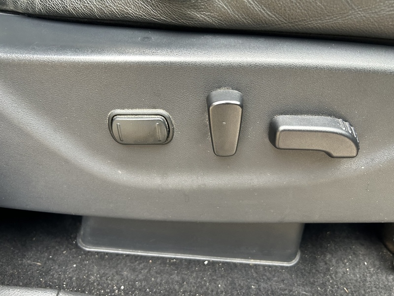 Nissan 2.3 dCi Tekna Pickup Double Cab 4dr Diesel Auto 4WD Euro 6 (190 ps)