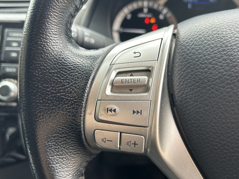 Nissan 2.3 dCi Tekna Pickup Double Cab 4dr Diesel Auto 4WD Euro 6 (190 ps)